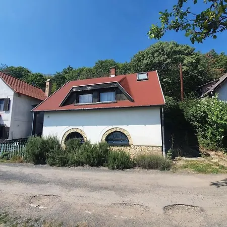 Kishaz A Hegyen Apartament Csopak